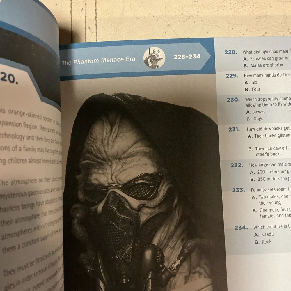 Chronicle Books Star Wars Trivia Book - Black & Gold